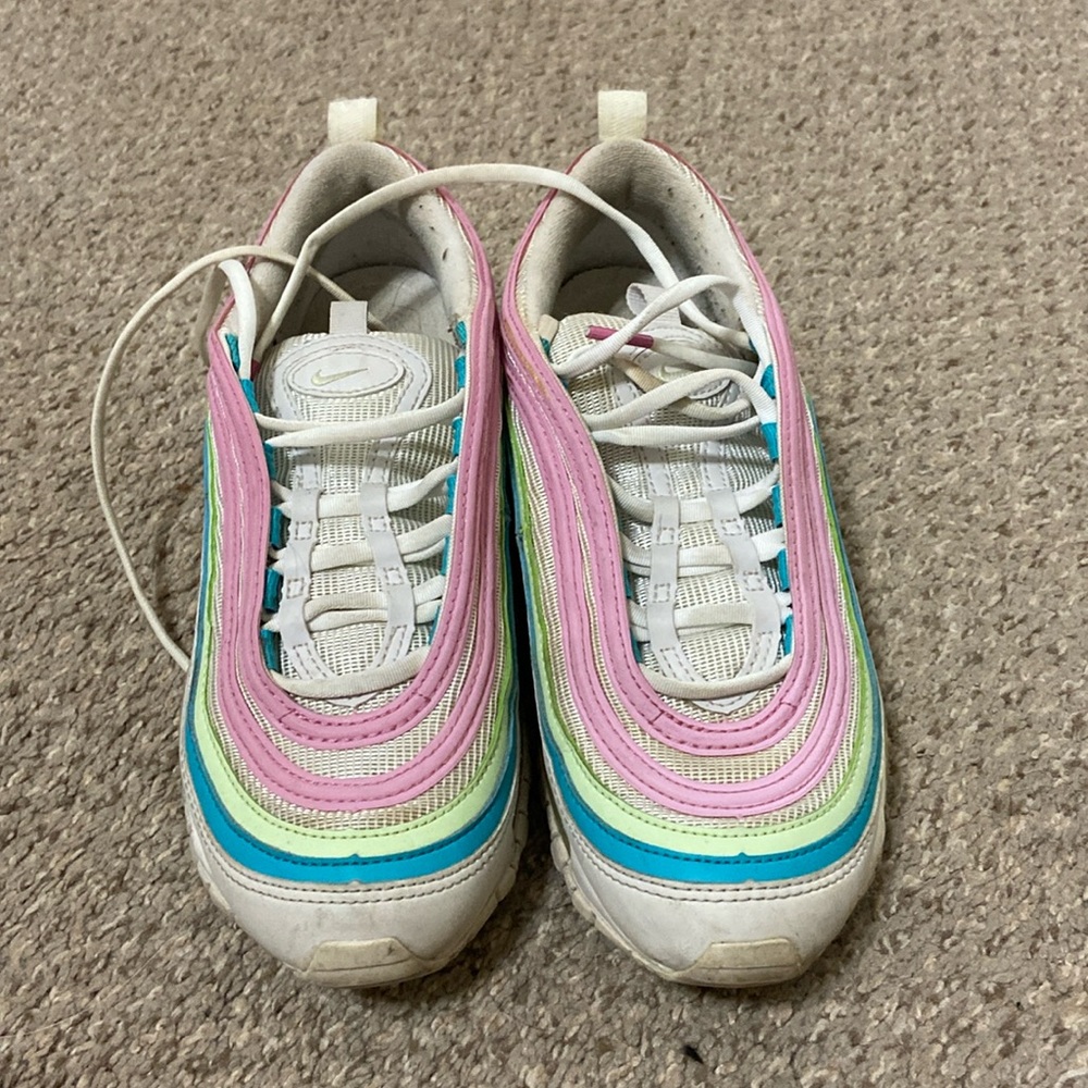 Size 6 Air Max shoes